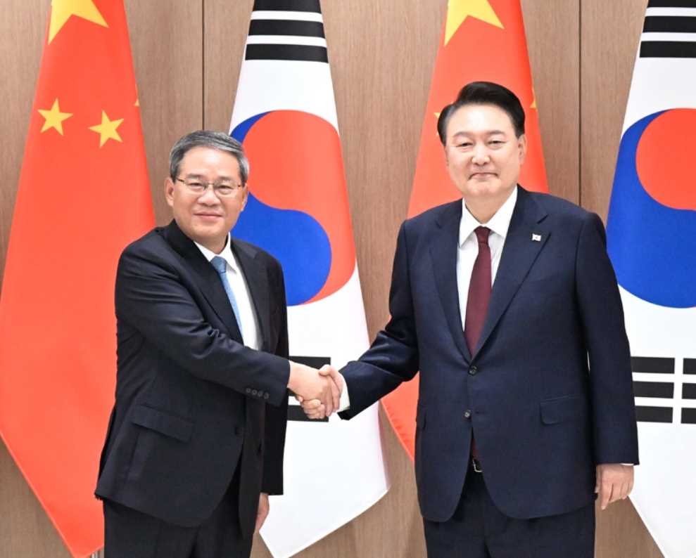 ली छ्यांग ने दक्षिण कोरिया के राष्ट्रपति से की मुलाकात ली छ्यांग ने दक्षिण कोरिया के राष्ट्रपति से की मुलाकात